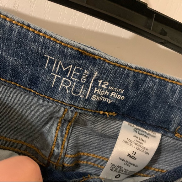 Time and Tru High rise skinny jeans - Picture 3 of 5